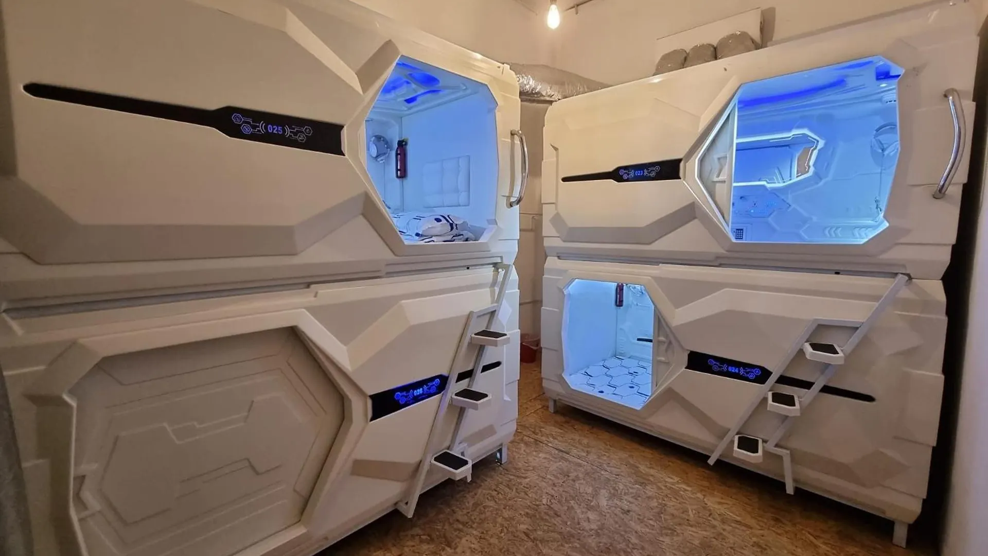Capsule hotel V Space Capsule Cafe Melaka