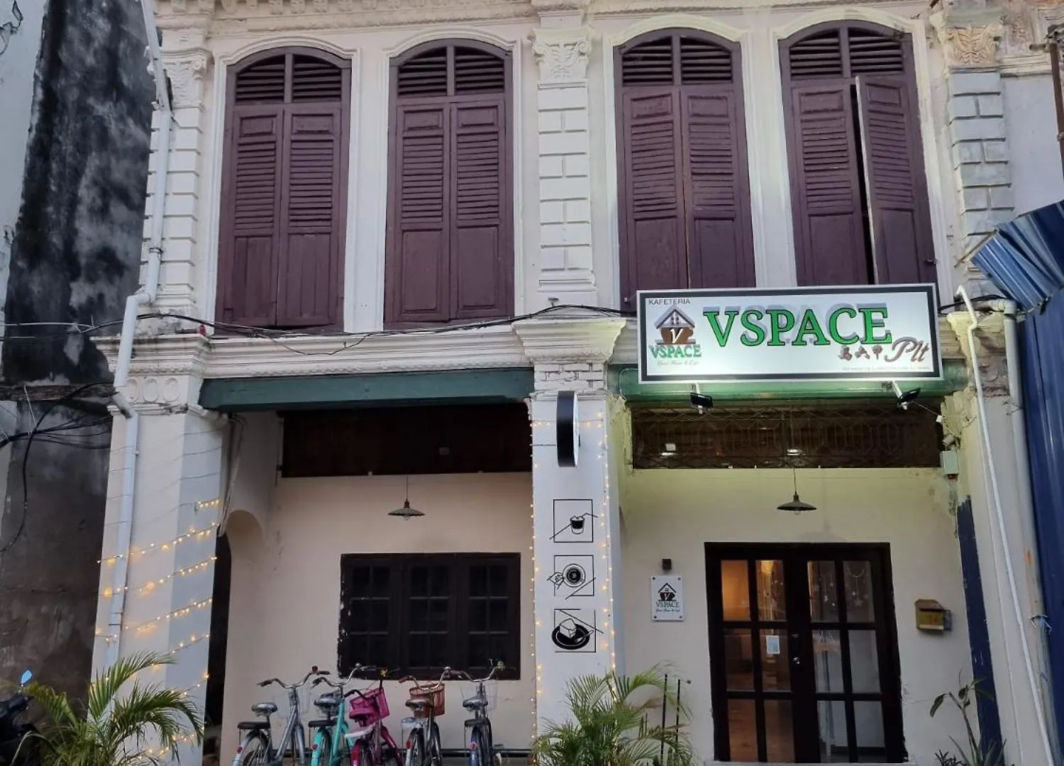 V Space Capsule Cafe Melaka