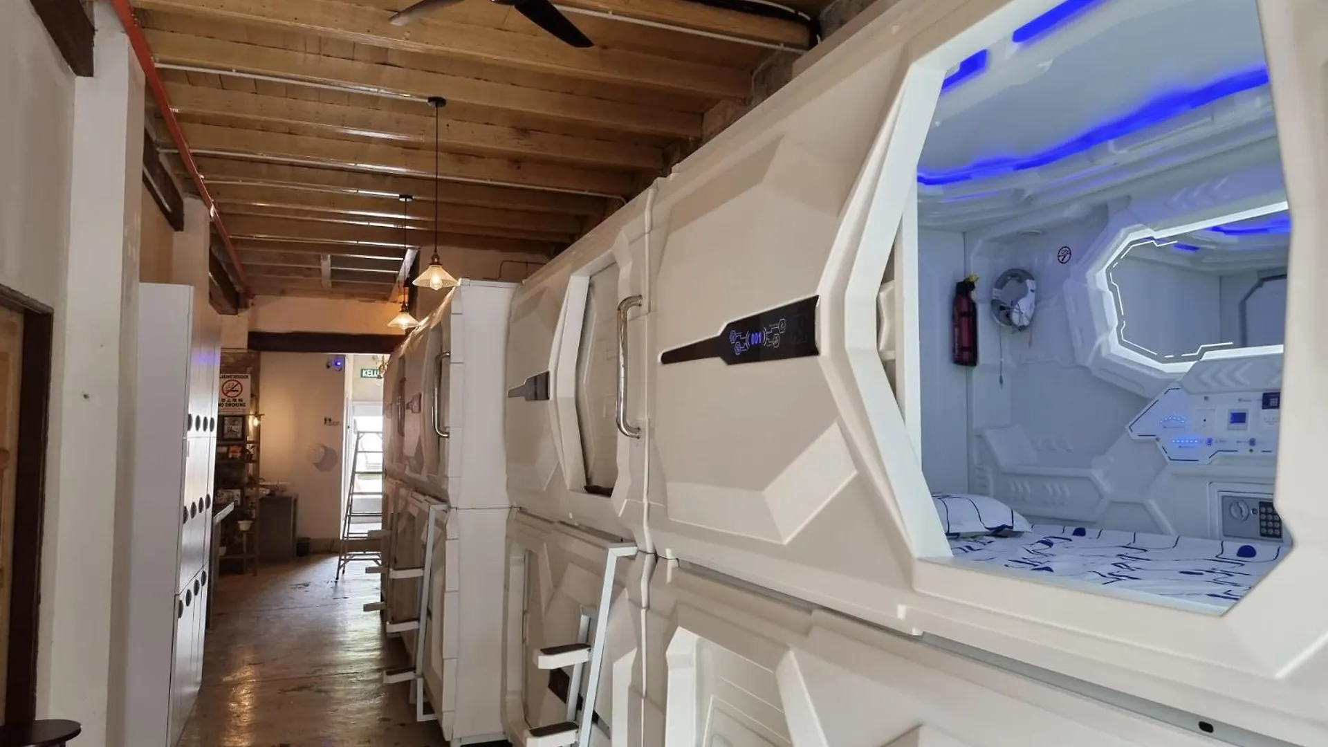 V Space Capsule Cafe Melaka 0*, Malacca